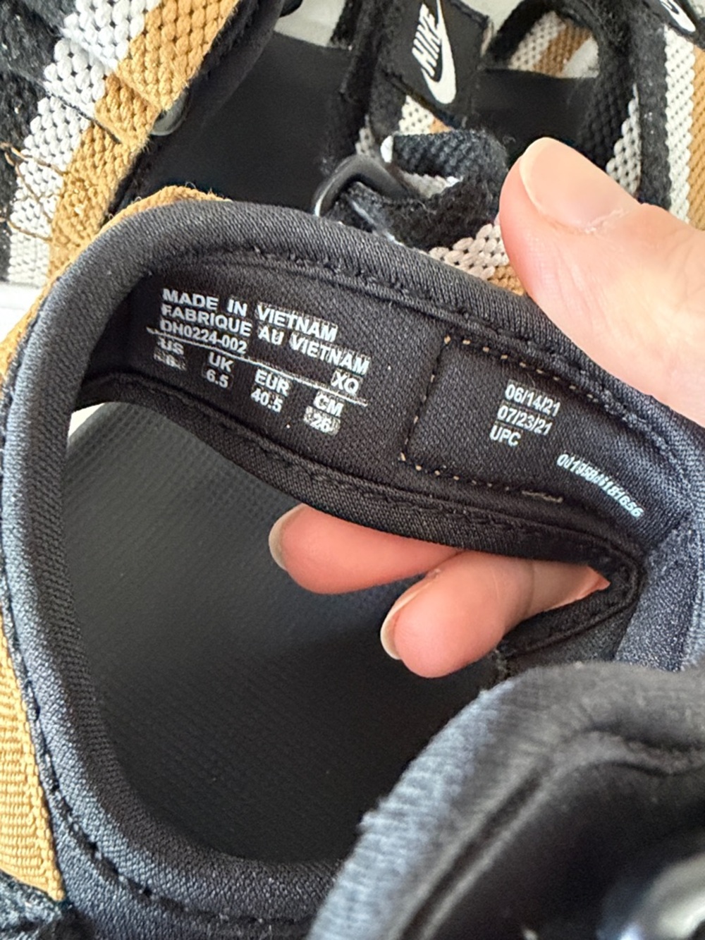 Nike Icon Classic Platform Sandals Strappy Sport Black Gold 9 - Picture 4 of 5